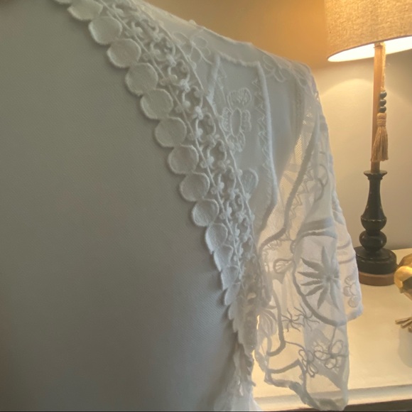 2/$40 Mi Ami White Lace Overlay Short Jumper Jumpsuit M - Picture 8 of 10